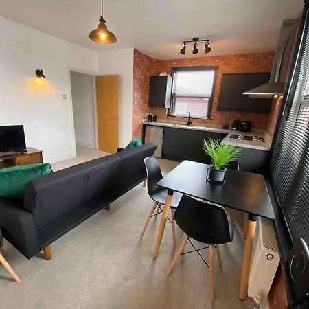1 Bed Flat With Parking Near Town Centre Emsworth Exterior foto