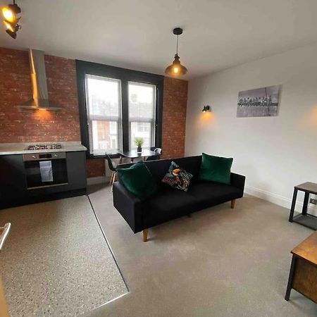 1 Bed Flat With Parking Near Town Centre Emsworth Exterior foto