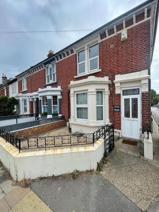 1 Bed Flat With Parking Near Town Centre Emsworth Exterior foto
