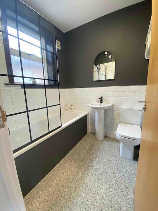 1 Bed Flat With Parking Near Town Centre Emsworth Exterior foto