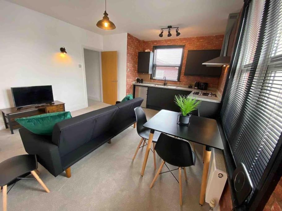 1 Bed Flat With Parking Near Town Centre Emsworth Exterior foto
