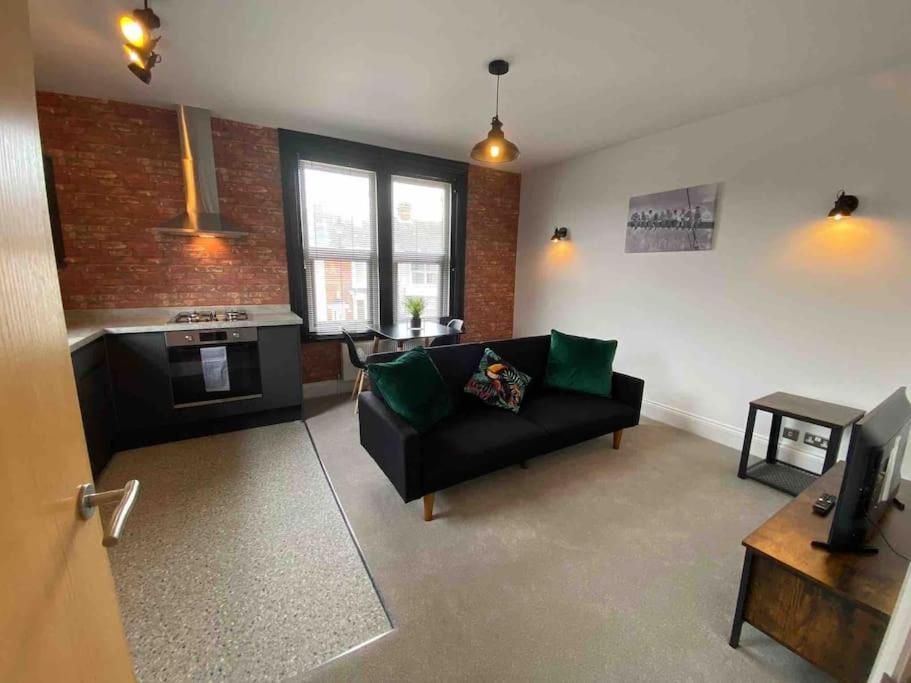 1 Bed Flat With Parking Near Town Centre Emsworth Exterior foto