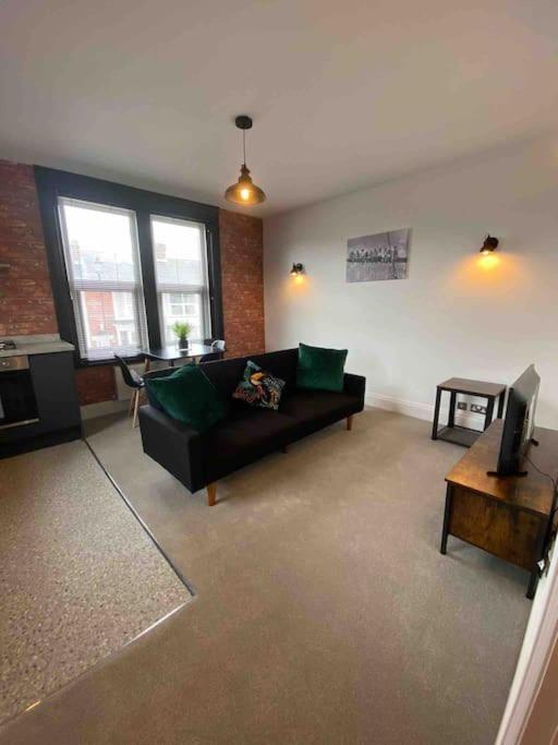 1 Bed Flat With Parking Near Town Centre Emsworth Exterior foto